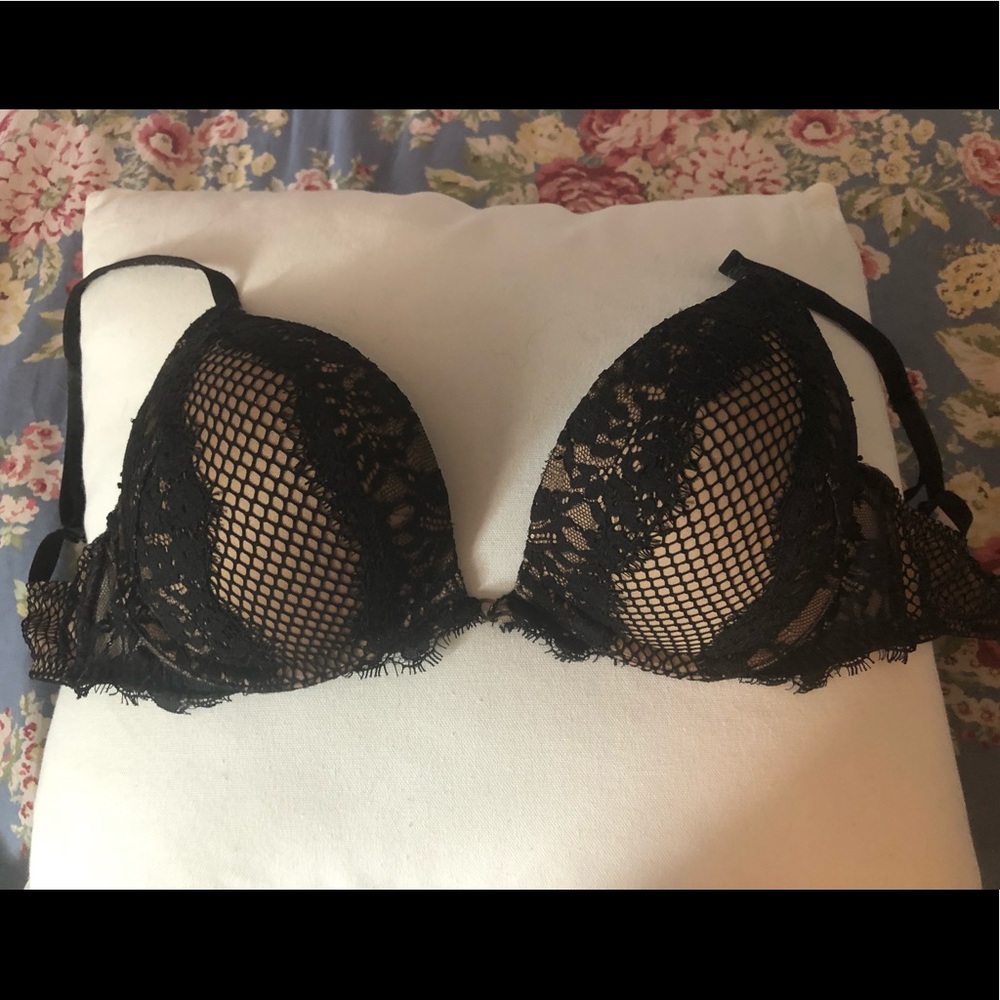 Victoria Secret lace 34B bombshell bra